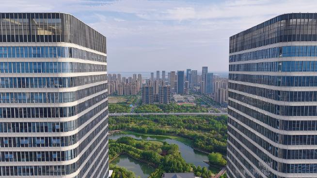 2栋超高写字楼,盒子商业,商业街区全部建好并运营起来了,佳源双塔目前